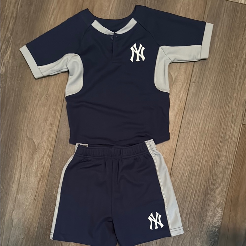 Kids New York Yankees Shirt and Shorts Set